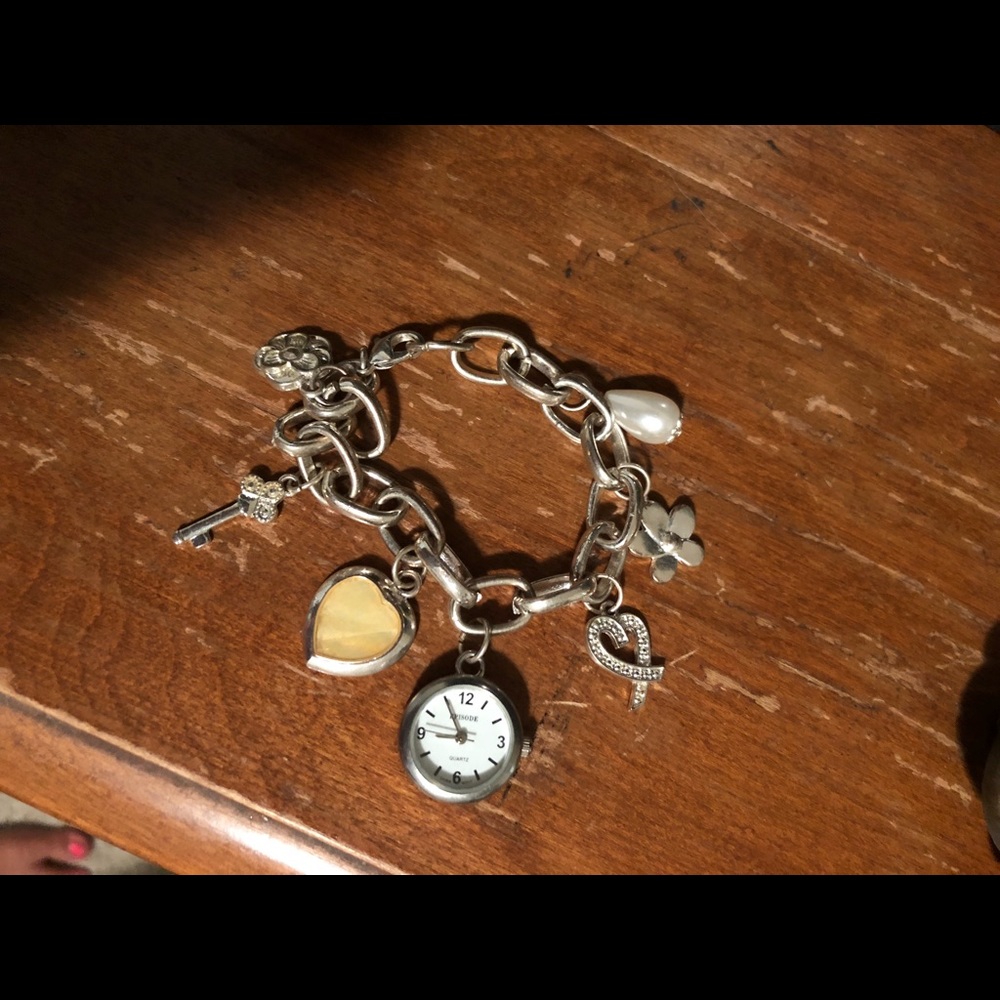 Cute bracelet with beautiful charms!